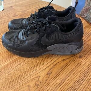 Nike Black Athletic Running Shoes with Cushioned Sole
Excellent shape.